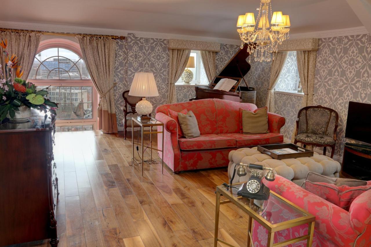 St Hotel; Bw Premier Collection 4*